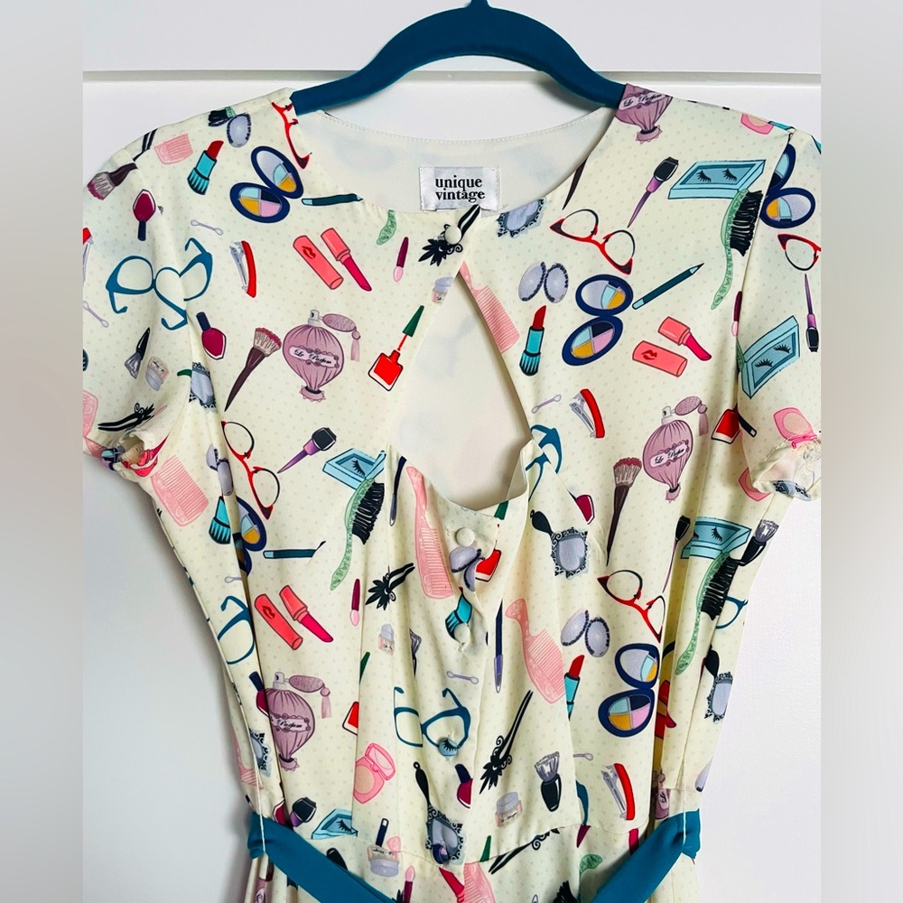 Unique Vintage / Retro Beauty Print Swing Dress